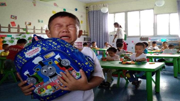 孩子动不动就哭是什么心理,孩子无缘无故经常哭不停怎么教育