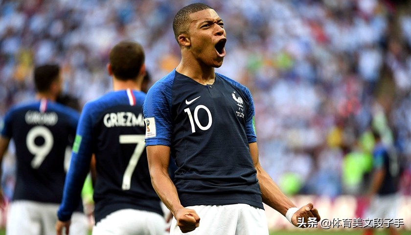 天下足球2022年度十大感人瞬间,天下足球十年逝年里的bgm