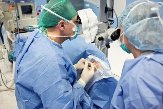 十三岁高度近视能做巩膜加固术吗,后巩膜加固术提高视力