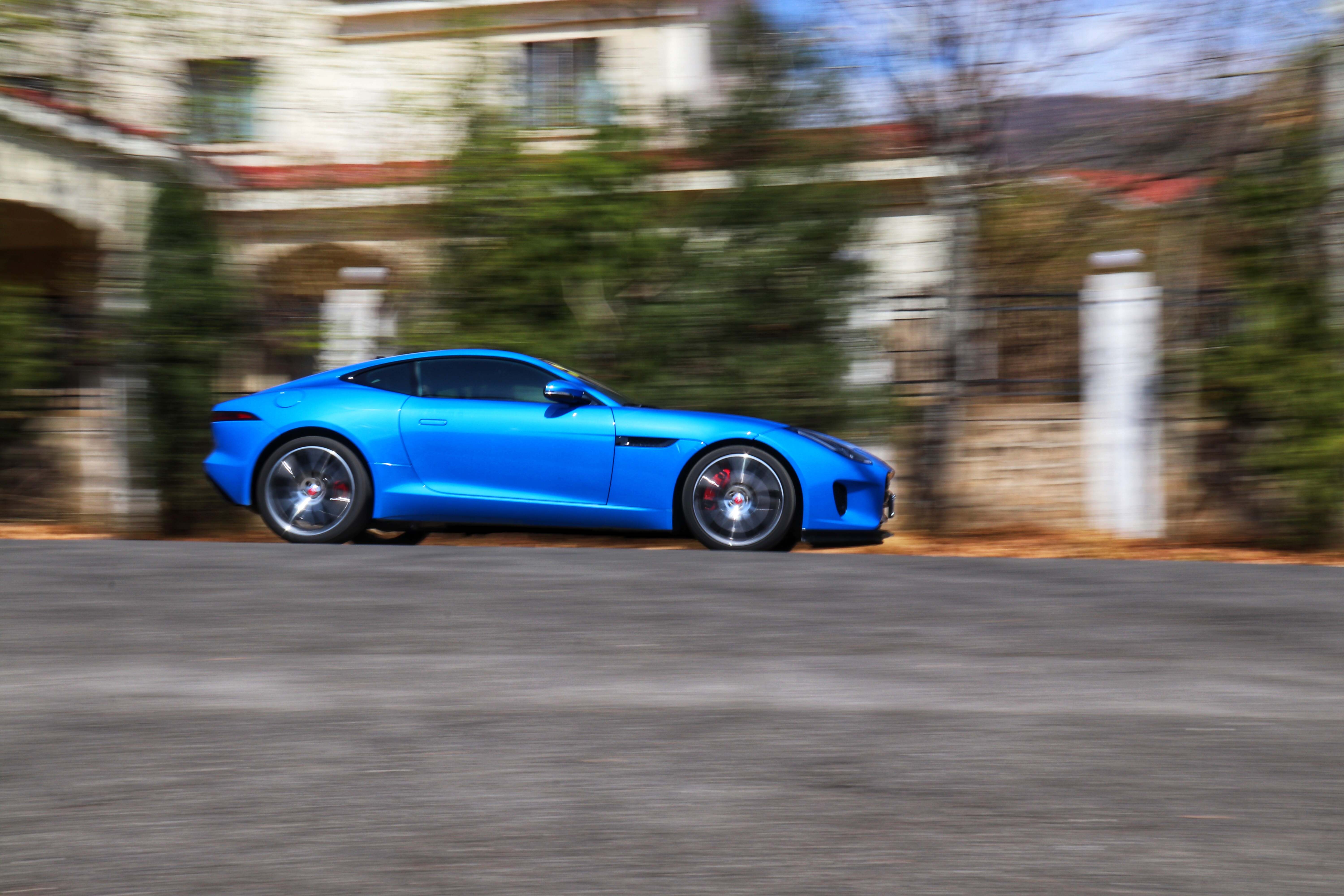 与“赫本”独享二人世界，焦点测试F-TYPE2.0T