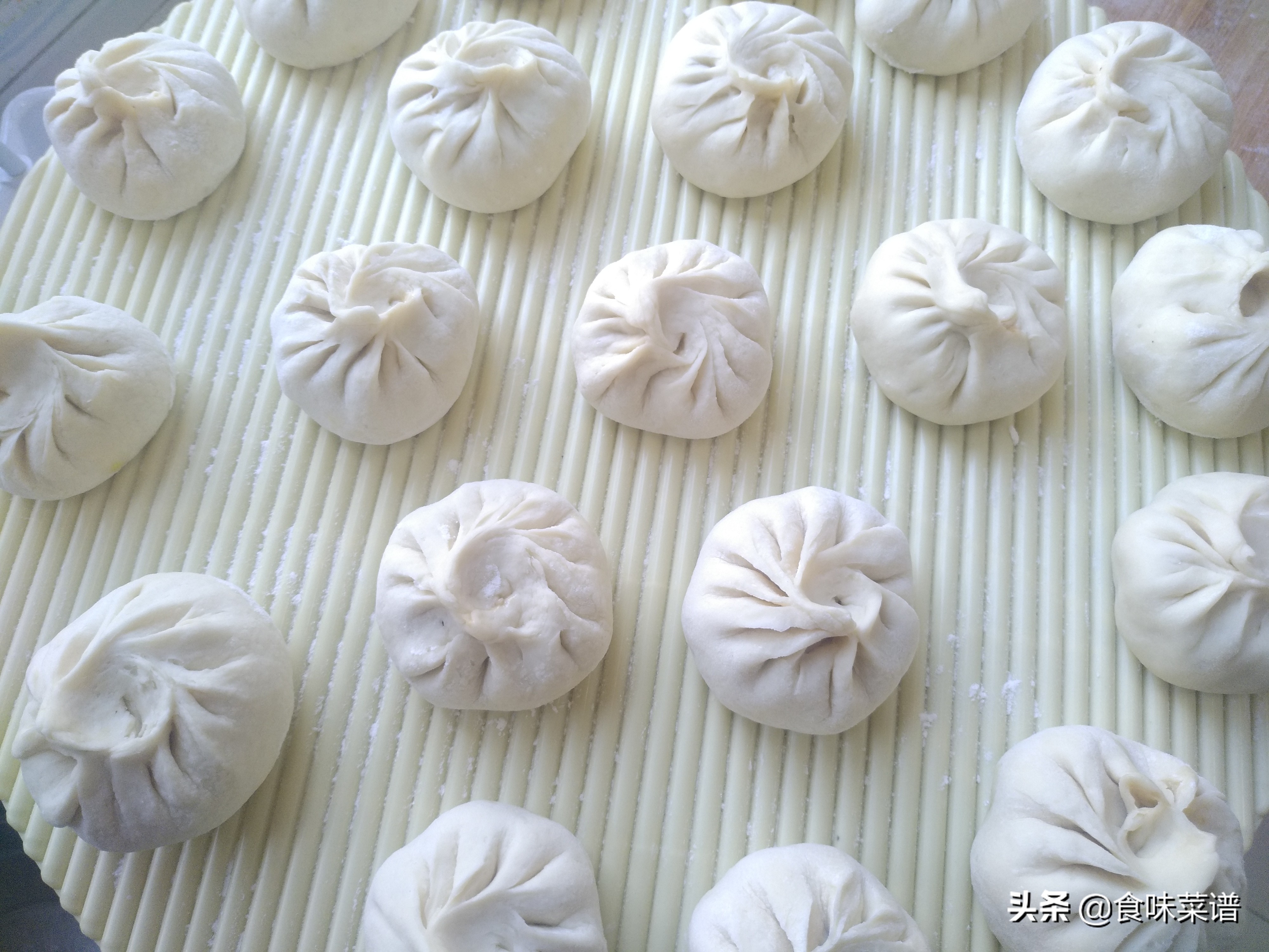 教你白菜肉包子的做法,皮薄馅大,上锅蒸记住这一步,松软不塌陷