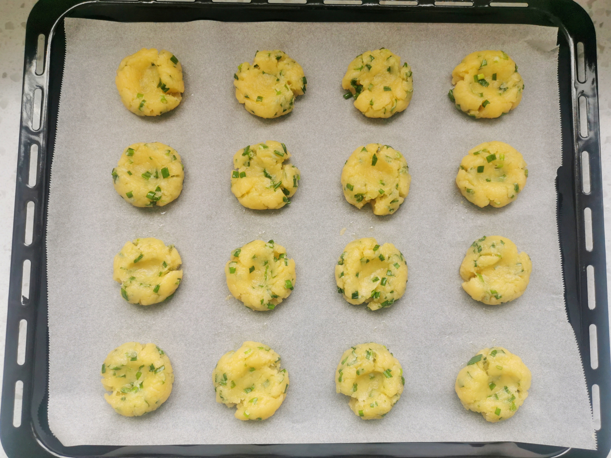 没有黄油怎么做香葱饼干,不要黄油香葱曲奇饼干的做法