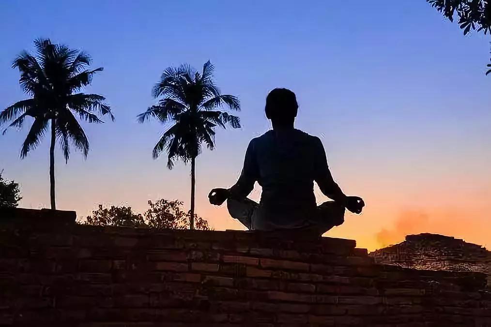 道德经第五十二章治水译文,孙健道德经第五十二章原文及译文