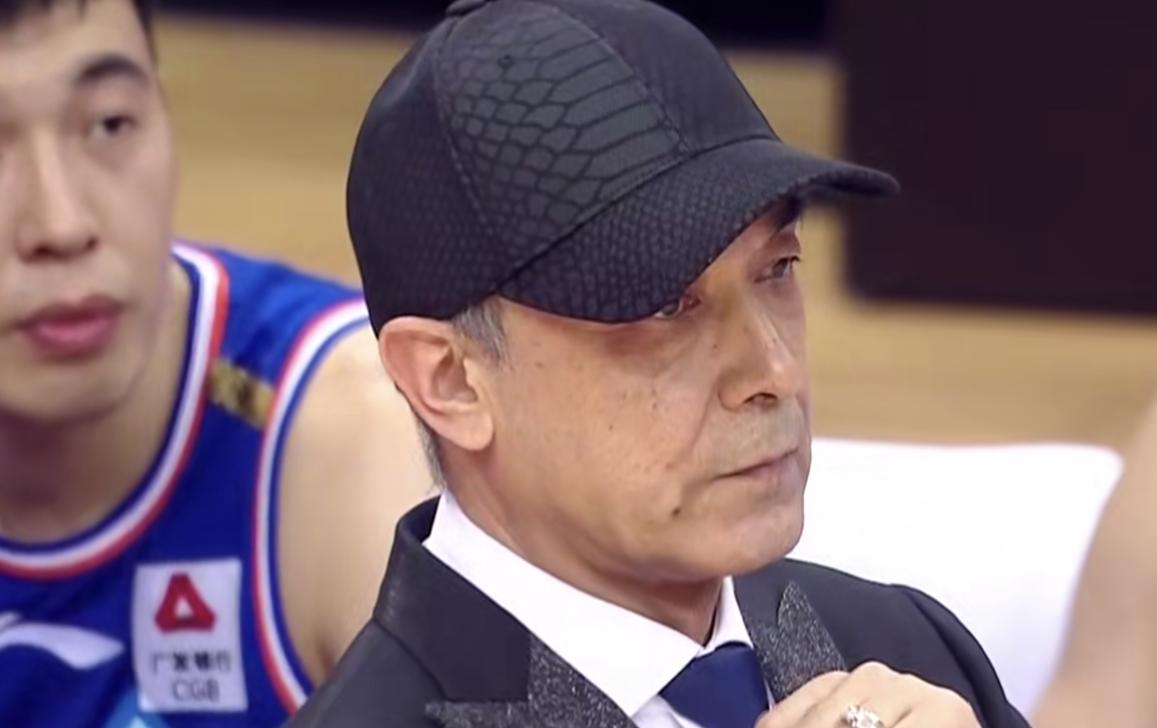 *疆新**再遭爆冷，阿的江下课危机？赛后甩锅球员梦游，他只会磕双塔