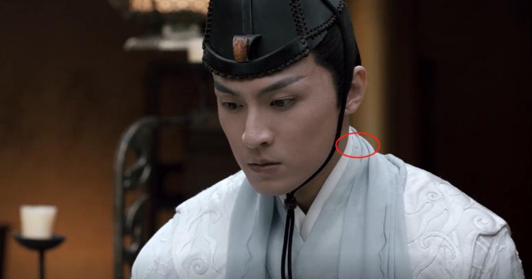 袭胸,下跪,尿裤子,新版《天龙八部》还能再恶心点吗?