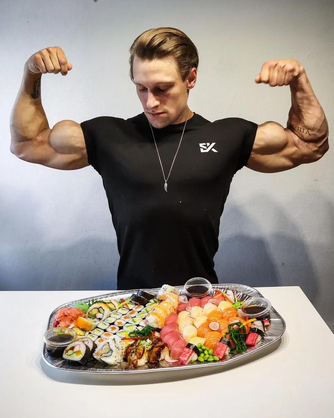 90后奶爸搞怪哄娃,肌肉奶爸带娃路人反应