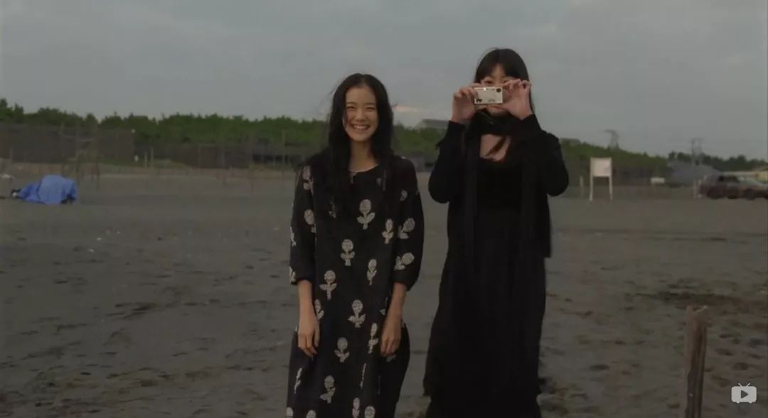 文艺少女小育的花布长裙表达了什么?——治愈系女神苍井优示范