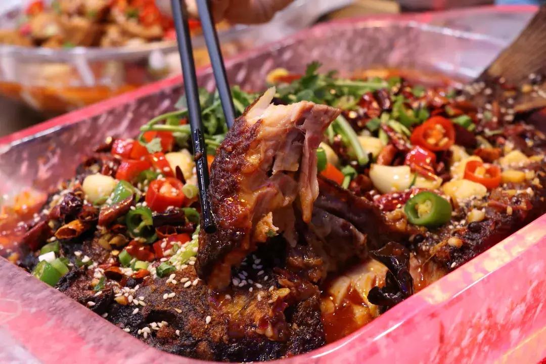 怎么可以吃兔兔？因为你没遇见它，千元水晶锅、5D餐桌让你炫目！