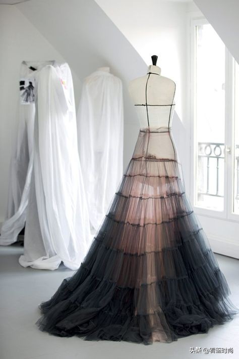 聚酯纤维为什么作为服装面料,聚酯纤维的衣服面料到底好不好