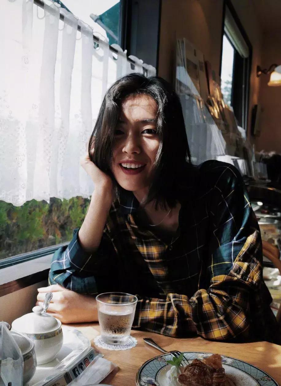 刘雯格纹,刘雯穿格纹衫好看吗