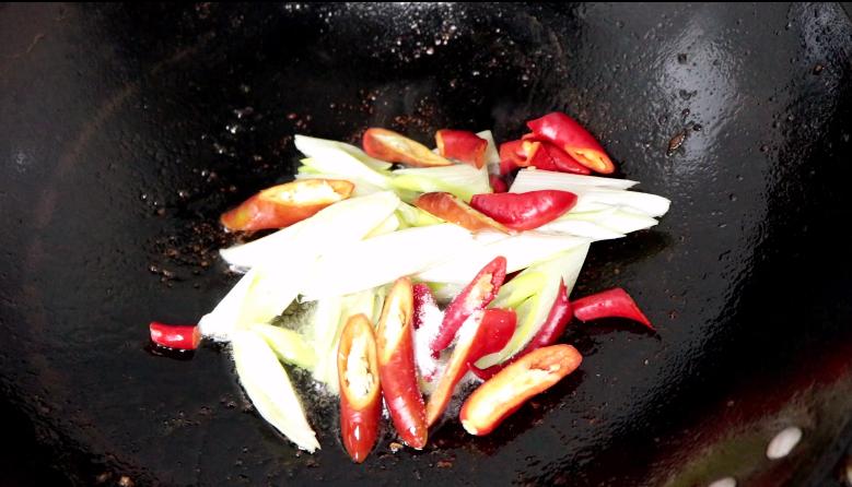 爆炒牛肉怎么炒又嫩又好吃,炒牛肉用牛肉的哪个部位的肉最好