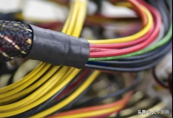 这位潮商17岁背井离乡创业,将一个小厂发展为年产值数十亿大集团