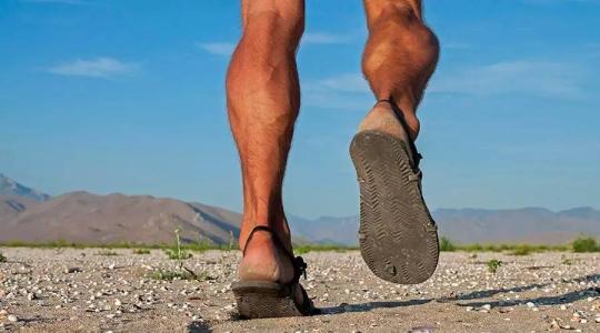 运动员筋受伤,运动员腰和腿都受伤