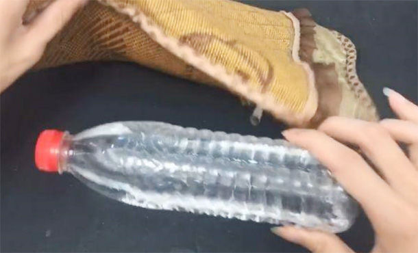 枕头下放水有什么讲究,枕头底下放矿泉水好吗