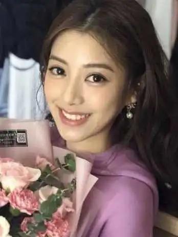 杨采钰的美貌特点,杨采钰复古年代感