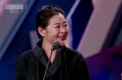 她连续主持13次春晚,她主持了17个春晚