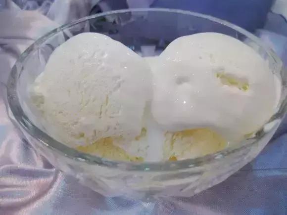 家常冰激凌简单做法视频教学,家庭简易冰激凌的做法放奶油