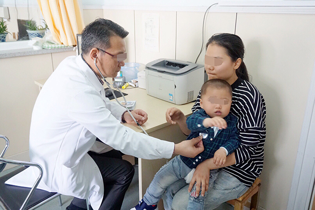 四个月婴儿脊柱变形怎么治疗,5个月宝宝脊柱发育错误