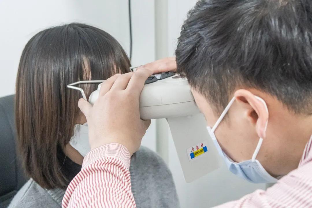 蔡司依视路眼镜店一般打几折,眼镜店蔡司依视路几折