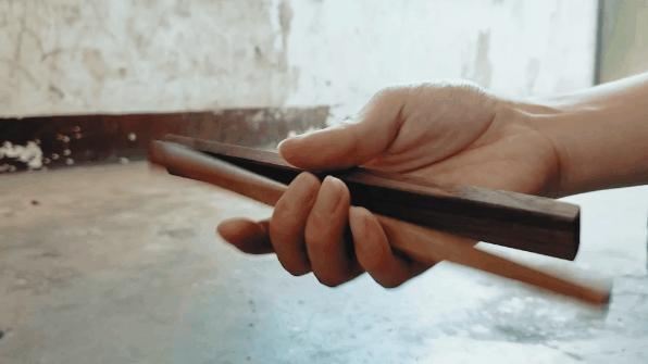 七月念“雀”，意思是七月像小鸟一样飞走了