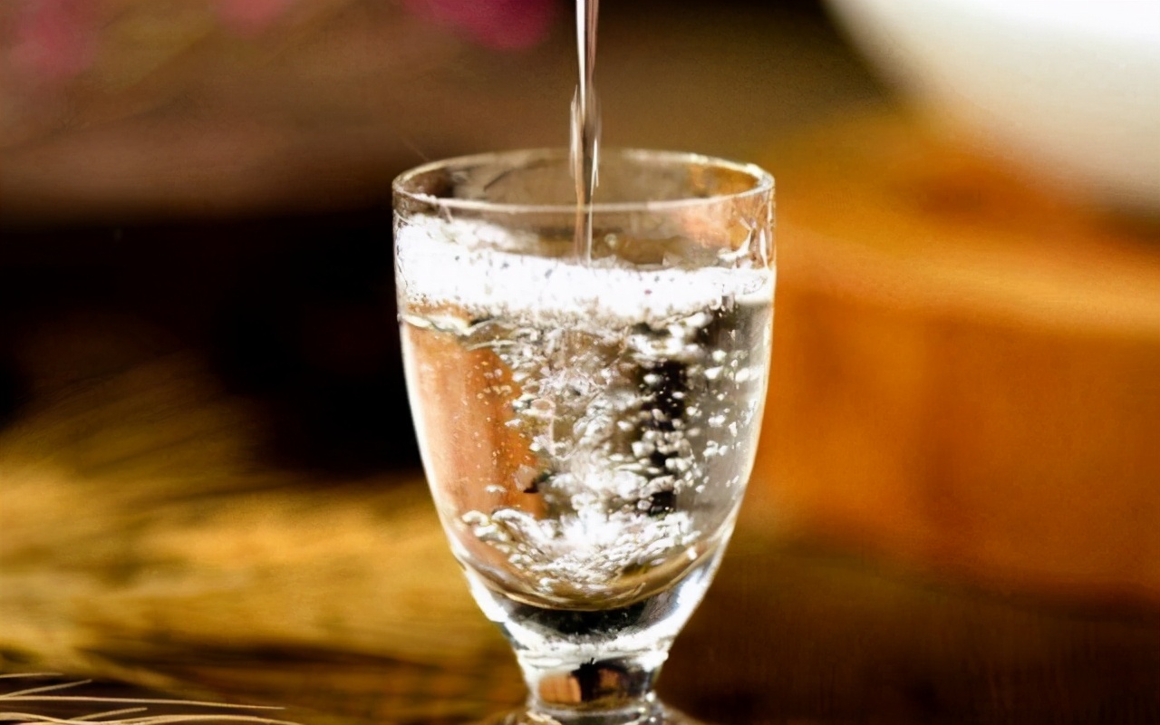 泸州老窖60年窖龄酒好喝不,泸州老窖42度浓香型白酒金色岁月