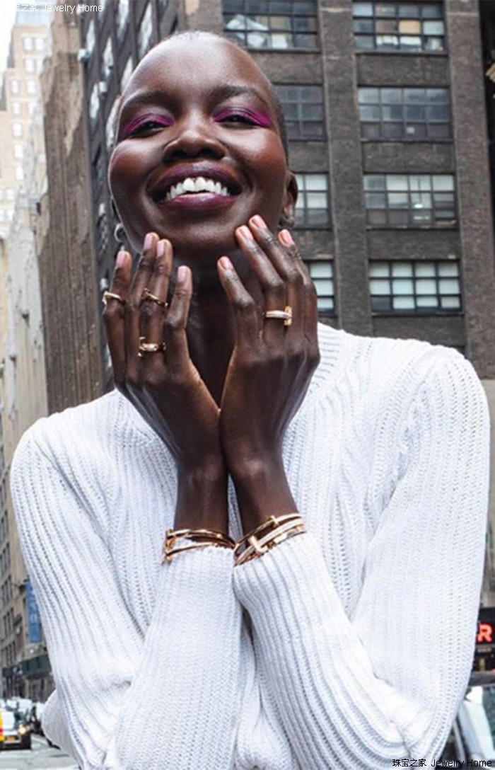 那些戴珠宝的女人最后都怎么样了,那些戴假发的女生