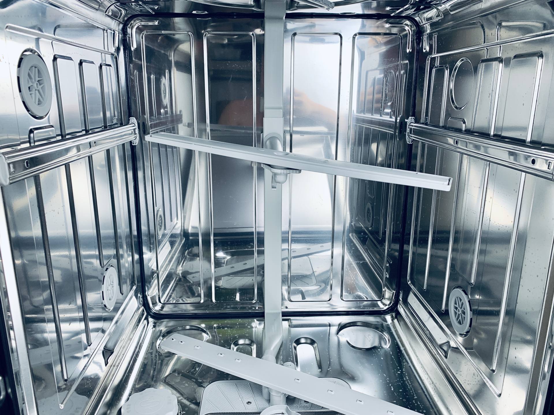 洗碗机尺寸怎么挑选好,洗碗机选购记好这8点