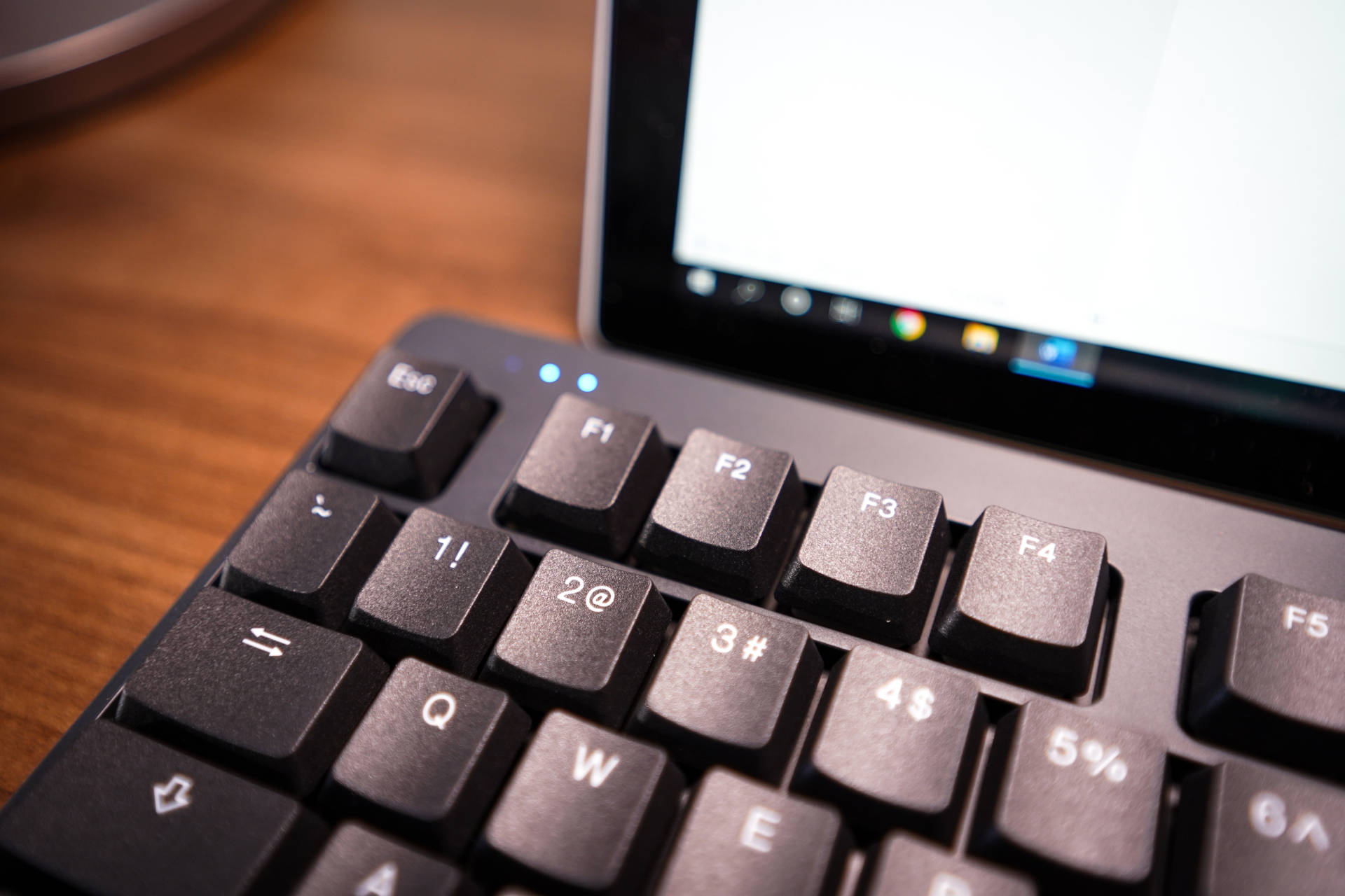 论如何拯救家里的小桌面？聊聊我那些花小钱省大地方的桌面好物