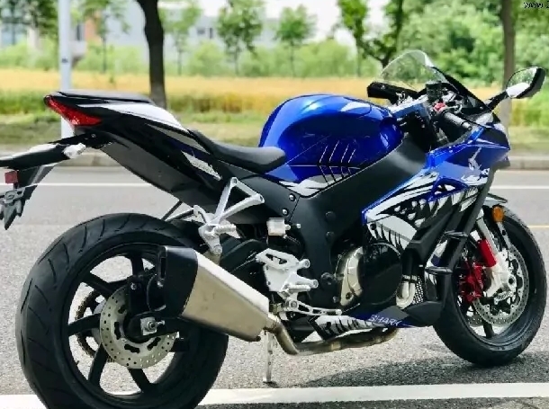 国产大牛珠峰华鹰HY500一比一精仿川崎ZX-10R!