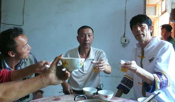 「旅途随笔」贵州安顺,蜂糖山下“银伞”苗