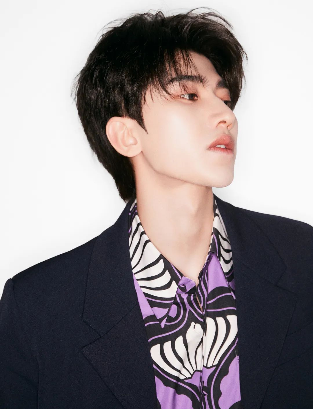 衣品超级好的男明星,王嘉尔穿的蔡徐坤同款衣服