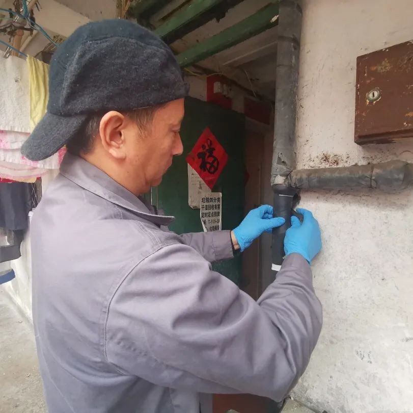 冬天水管冻住了怎么解决,冬天小区水管冻住了该弄哪里