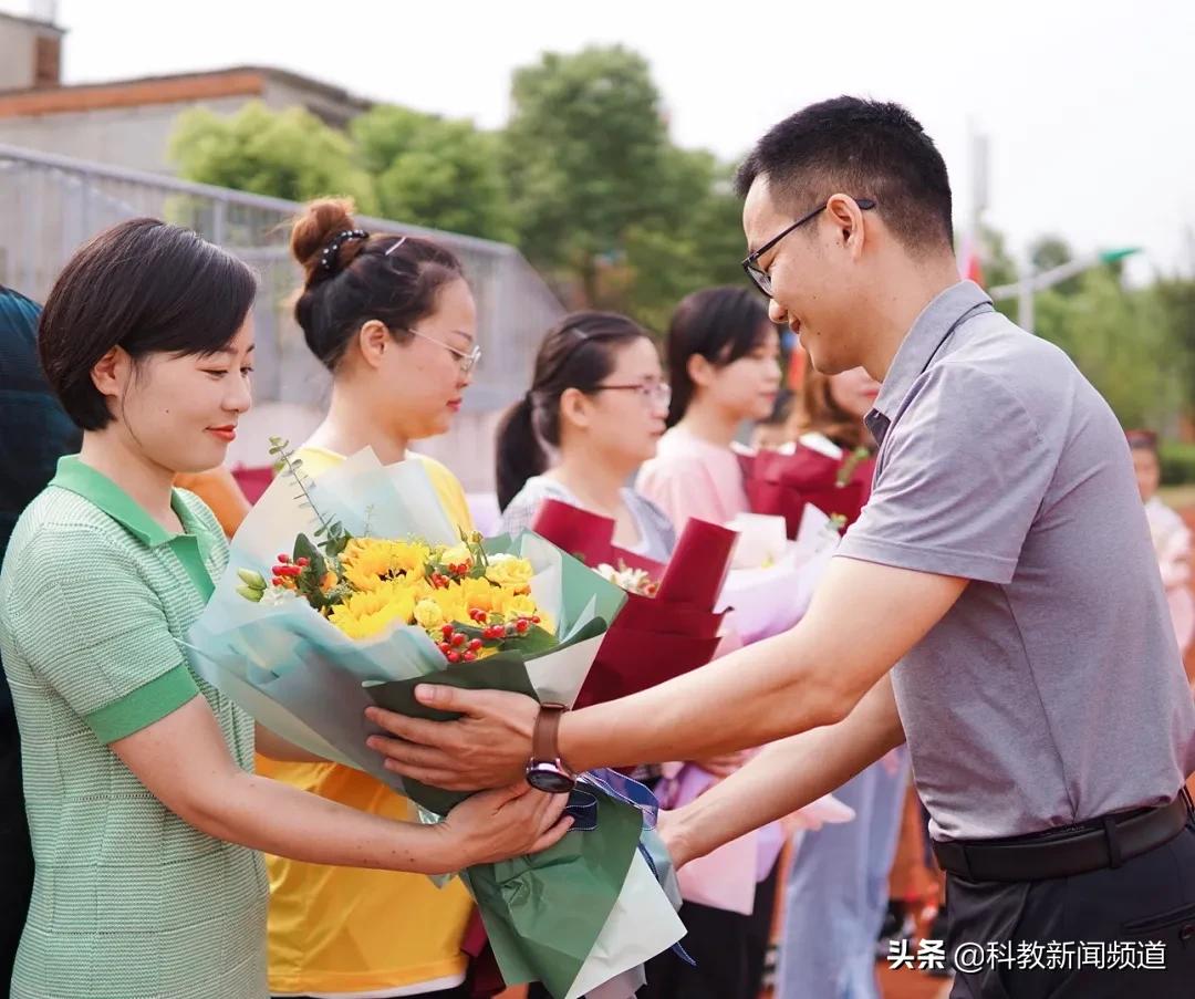 合肥工业大学欢迎新同学,热烈欢迎各位新同学返校