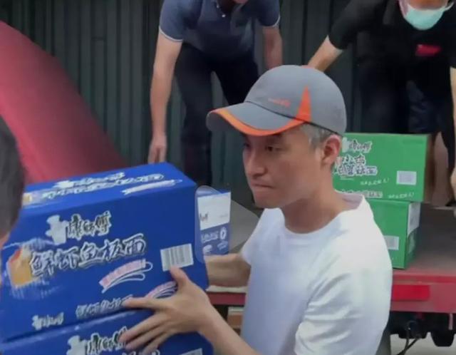 相声演员周炜捐过款吗,周炜吐槽德云社相声视频