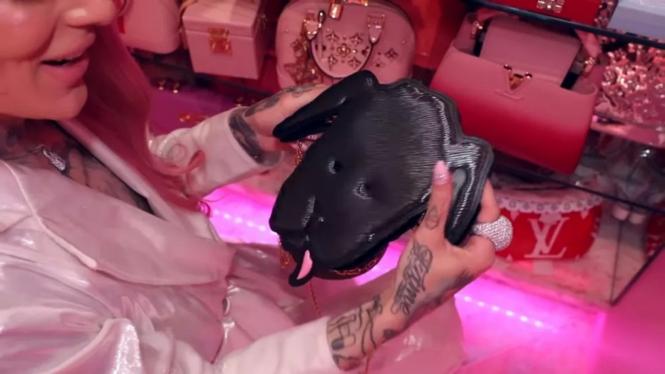 香奈儿磨刀、爱马仕砌墙,J姐的衣帽间戏可真多