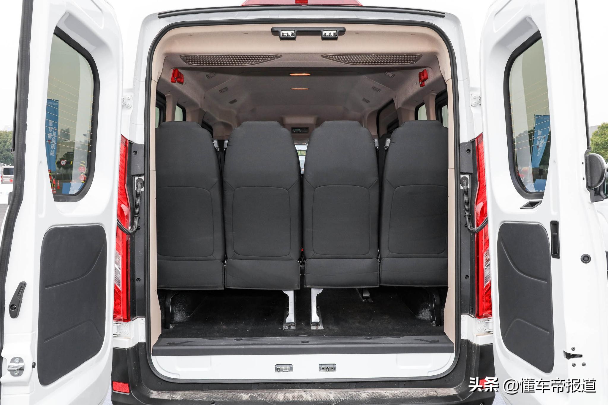 即将上市轻客10座,新车大通商务9座落地价