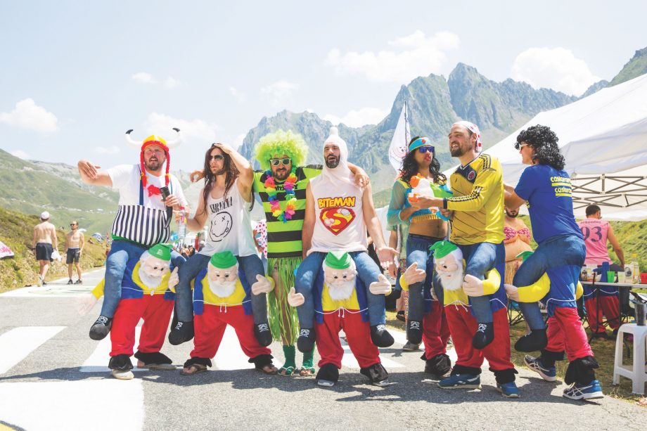 最强车迷应援团：铁粉追每场女子赛，五年花费约10万欧