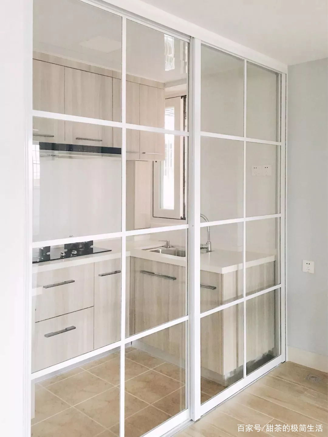 现在流行的玻璃隔断效果图,小户型打玻璃隔断是个好主意吗