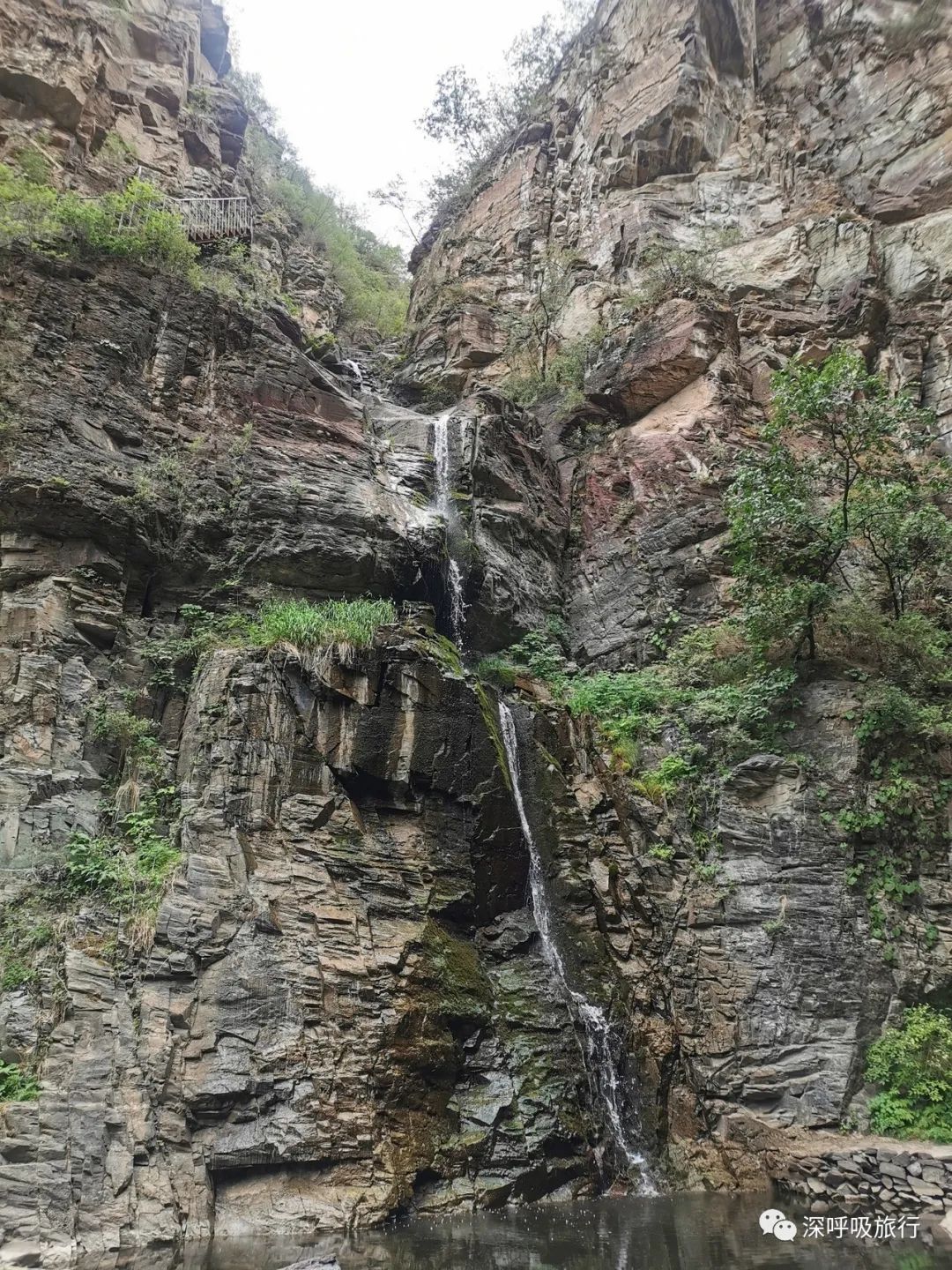 京西小九寨百瀑谷,京西双龙峡小火车图片