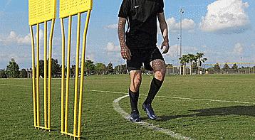 十个足球比赛常用过人教学,球场上的经典技巧大家都学一学吧