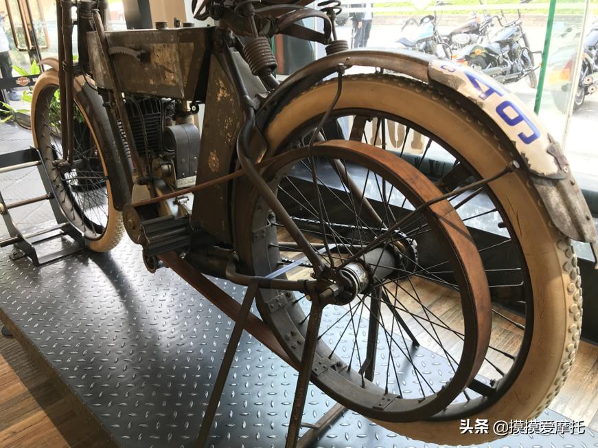 哈雷2020款顶级豪华版,2018款哈雷继承者霸气十足