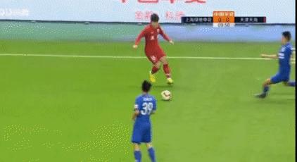 中超焦点战役最新消息,中超关键战再现争议判罚