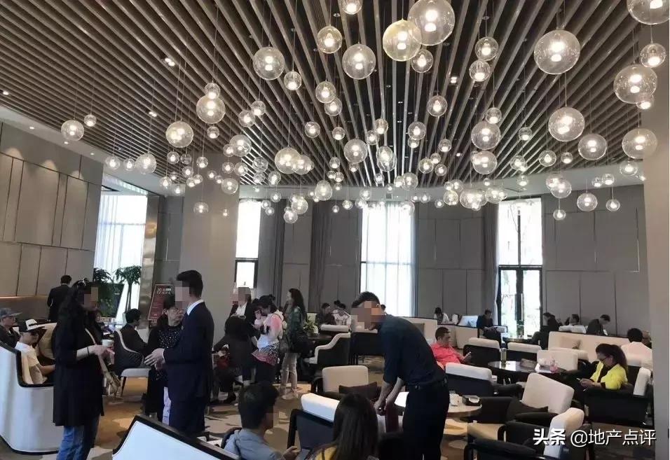 震惊！彻夜排队！南京名校招生人数爆满！周边楼盘却……