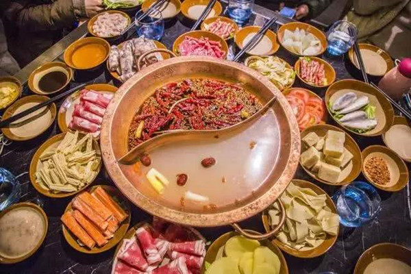 小孩吃完火锅拉肚子呕吐,孩子吃火锅后肚子疼怎么办