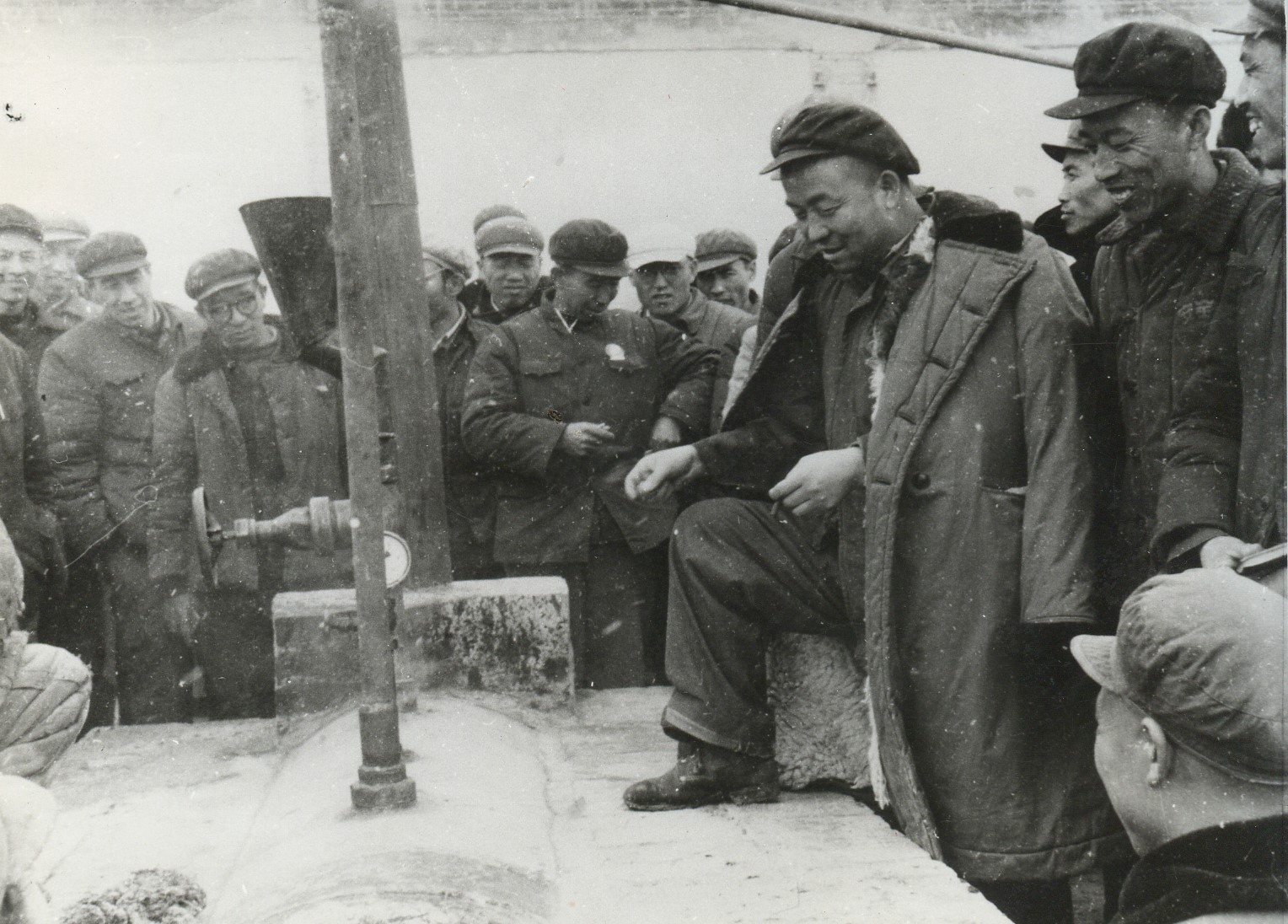 1960年，油田井喷，王进喜带伤跳进搅拌池，才有了今天的大庆油田