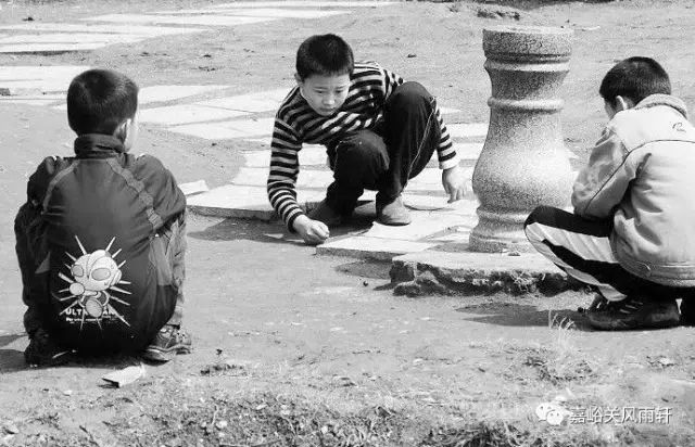 童年的游戏现代诗,童年的游戏让人无限回味