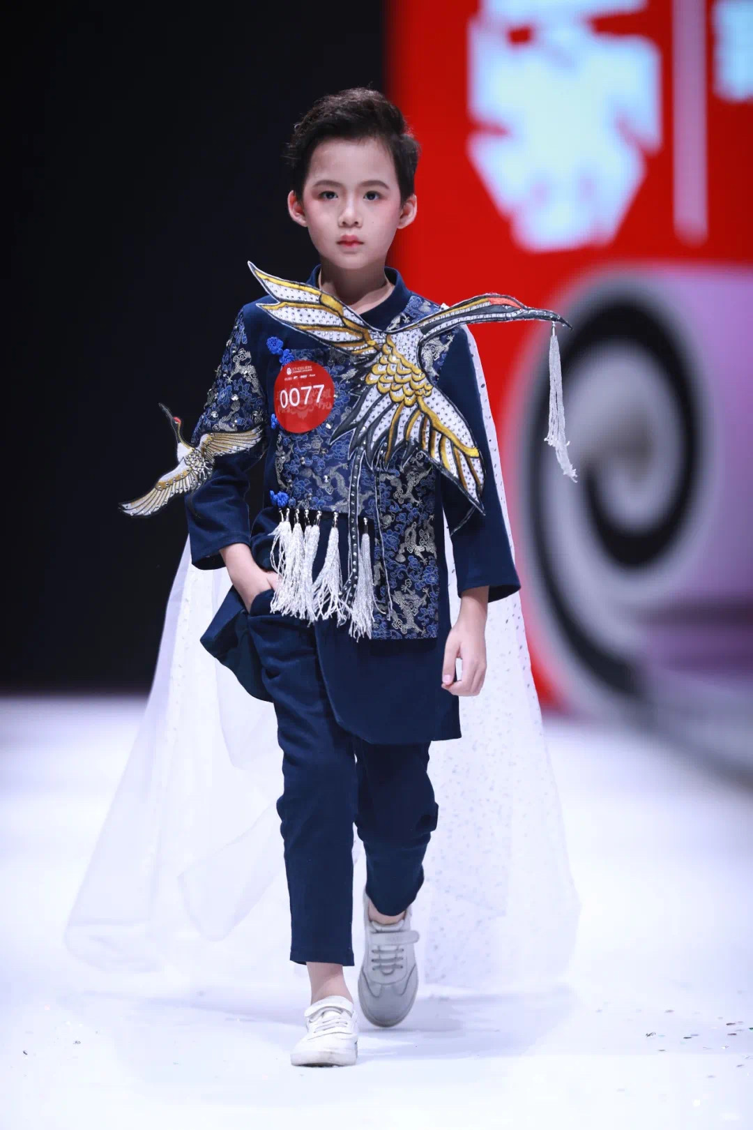 孩子在家上网课弯腰驼背怎么办,宅家上网课孩子如何保护视力