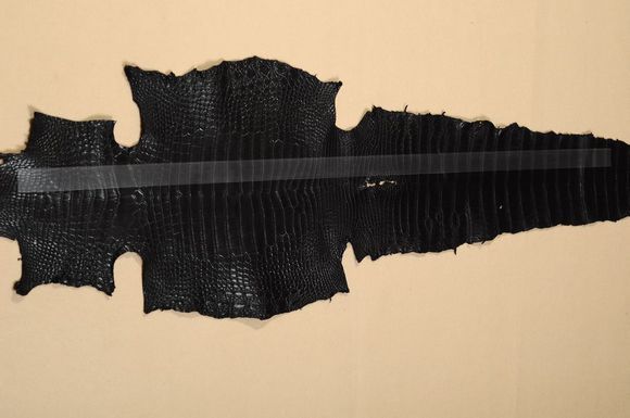 怎么选鳄鱼皮腰带,牛皮腰带好还是鳄鱼皮腰带好