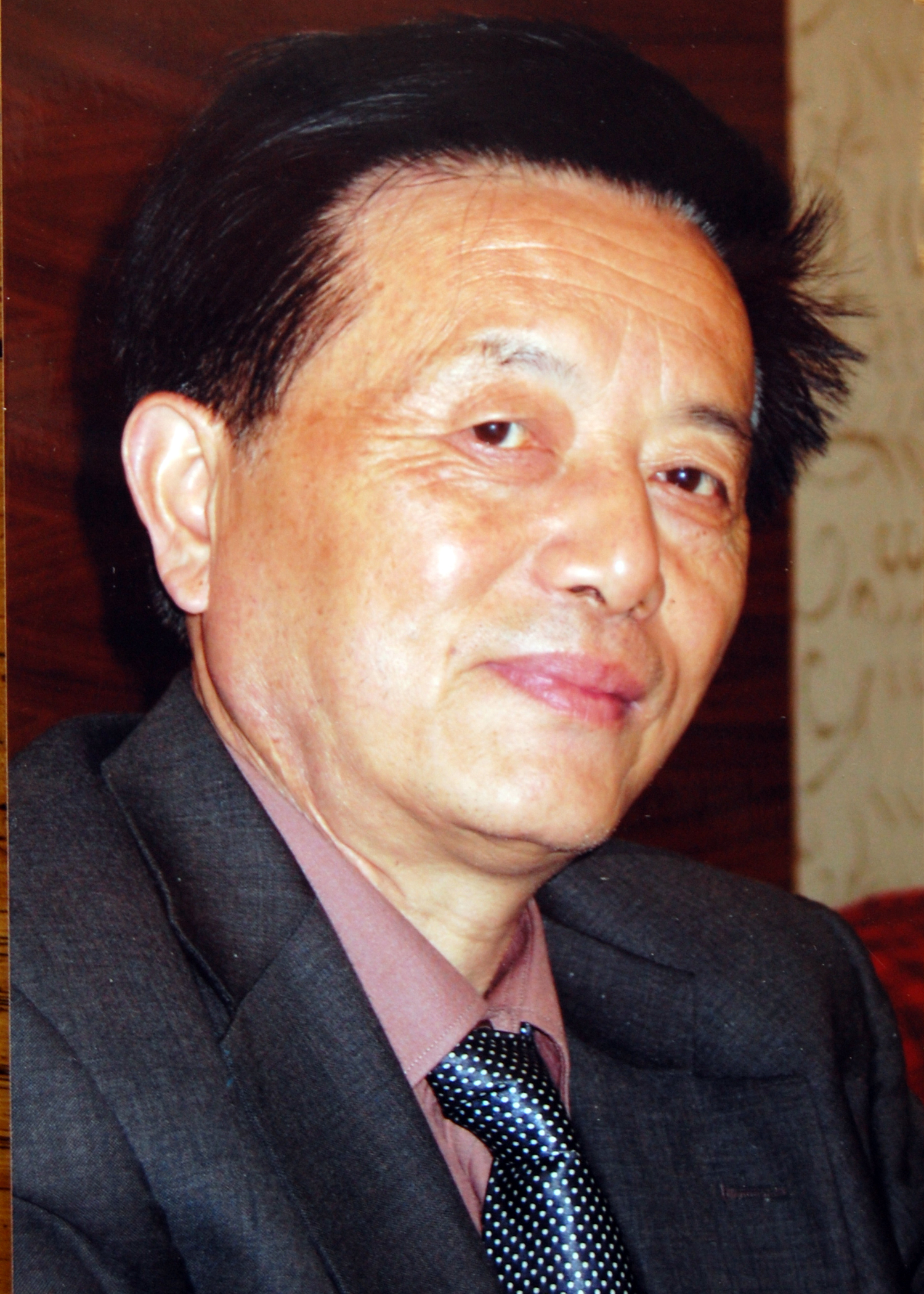 中国江苏知名教授易耀秋力作《沉重的红盖头》出版发行