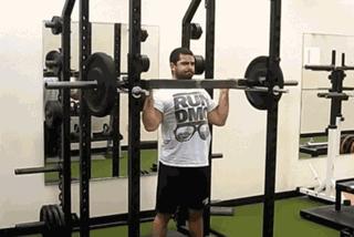 健身房练肩不耸肩的技巧,健身时耸肩挺肚子怎么办